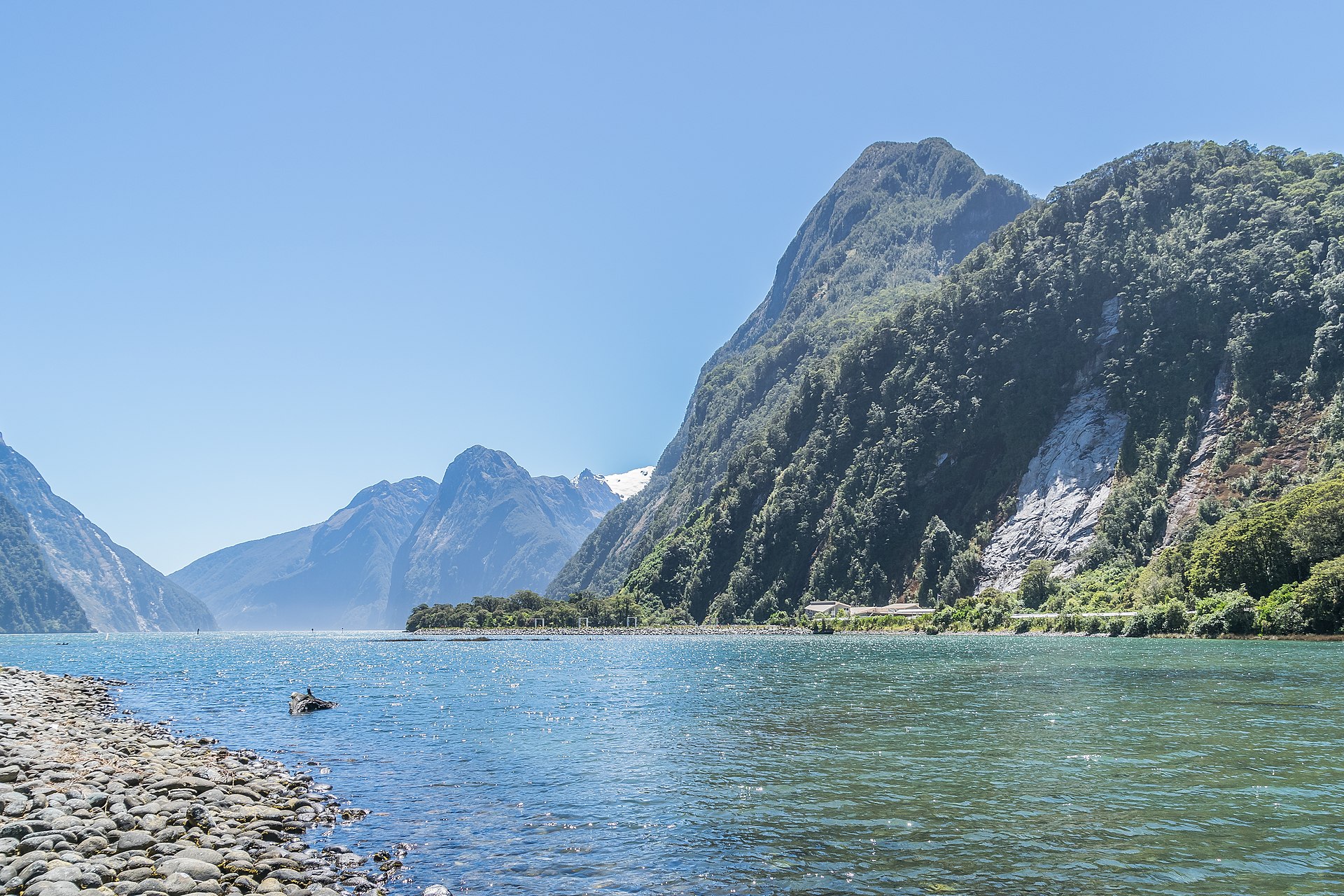 Milford Sound 峡湾与山峰